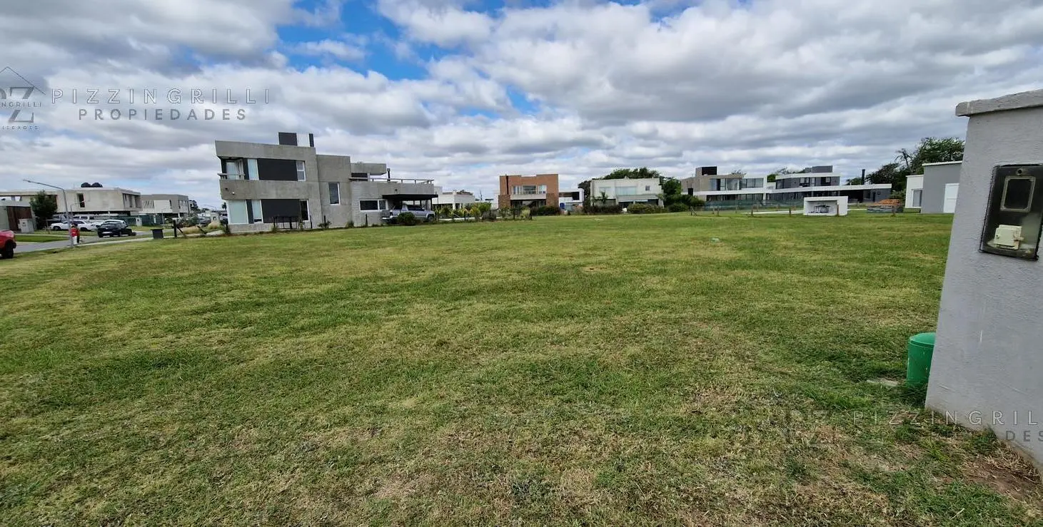 Único lote por sus 1070 m2 y ubicación en GreenVille Polo & Resort 4