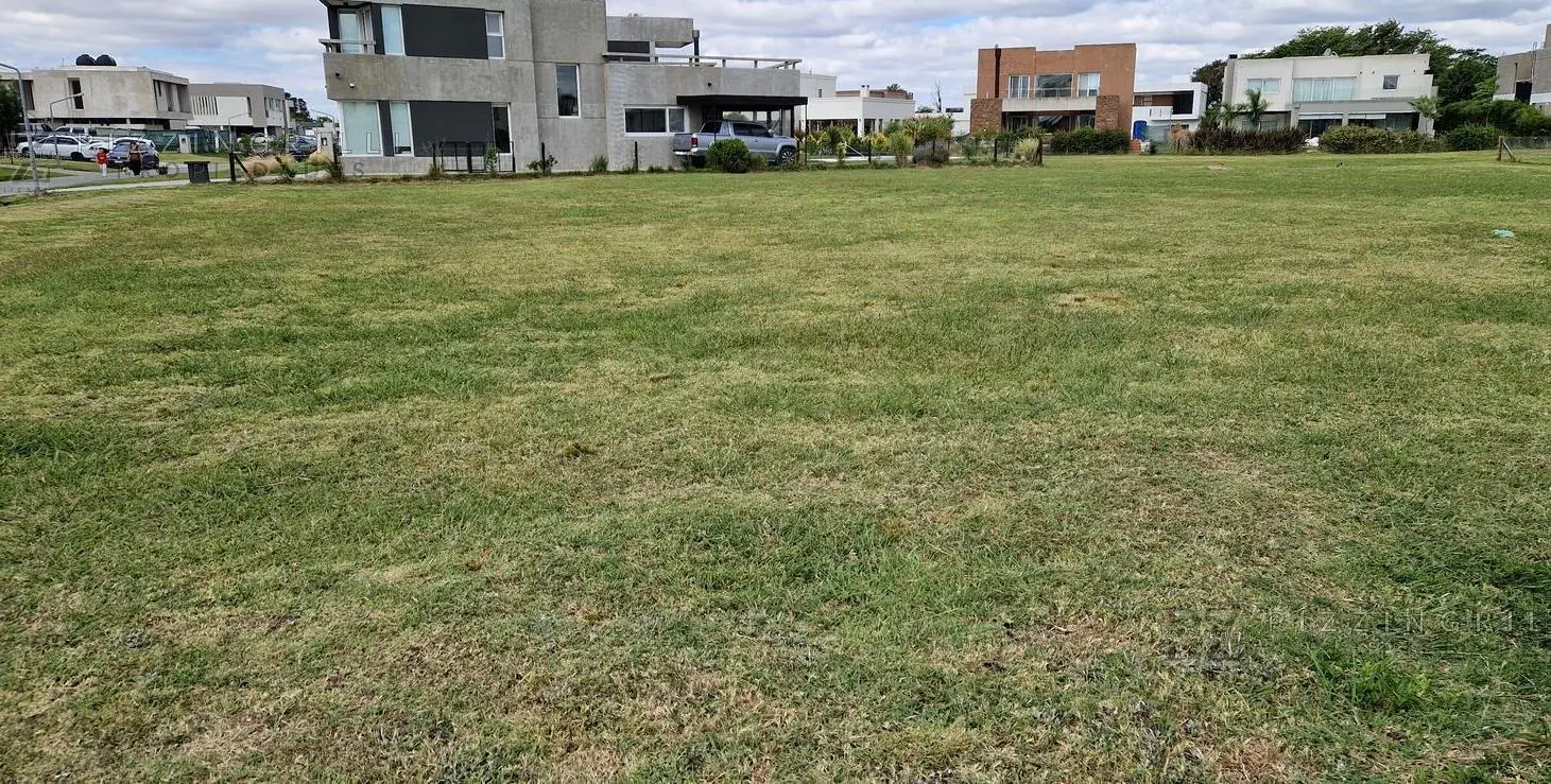 Único lote por sus 1070 m2 y ubicación en GreenVille Polo & Resort 3