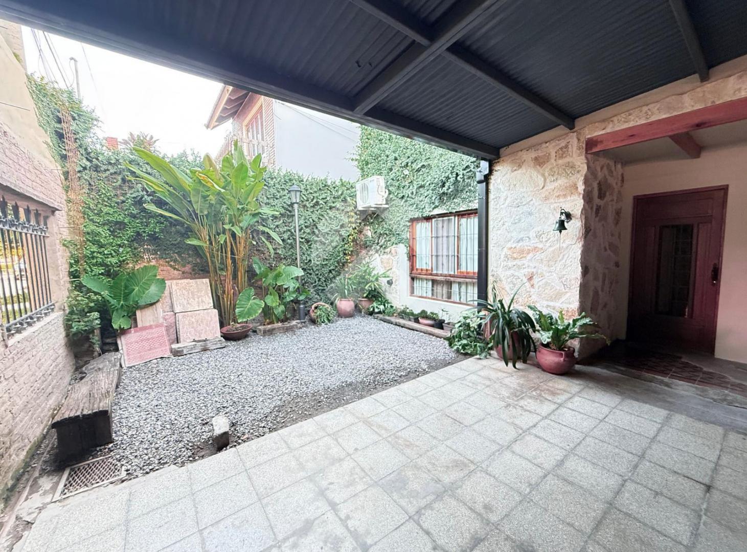 Foto de CASA DE REVISTA A UNA CUADRA DE ARISTOBULO, imagen 3