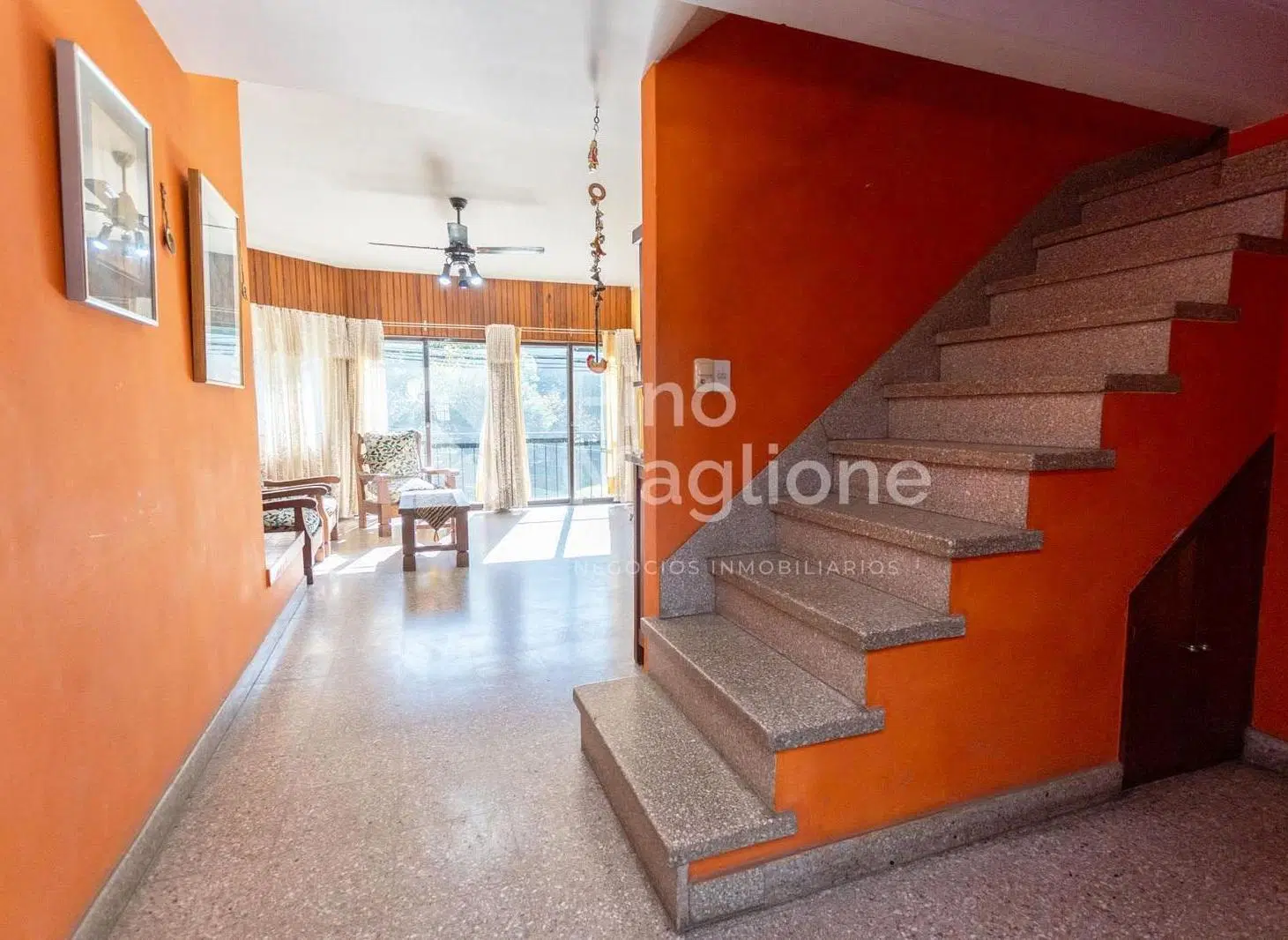 Casa en planta alta + local comercial 5