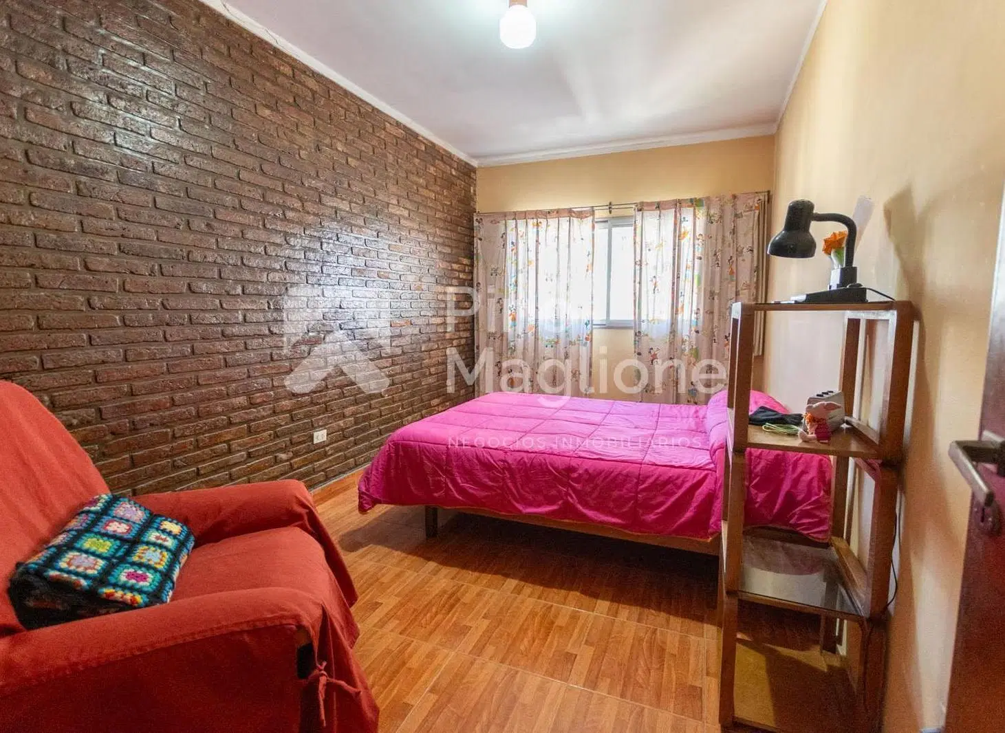 Casa en planta alta + local comercial 4