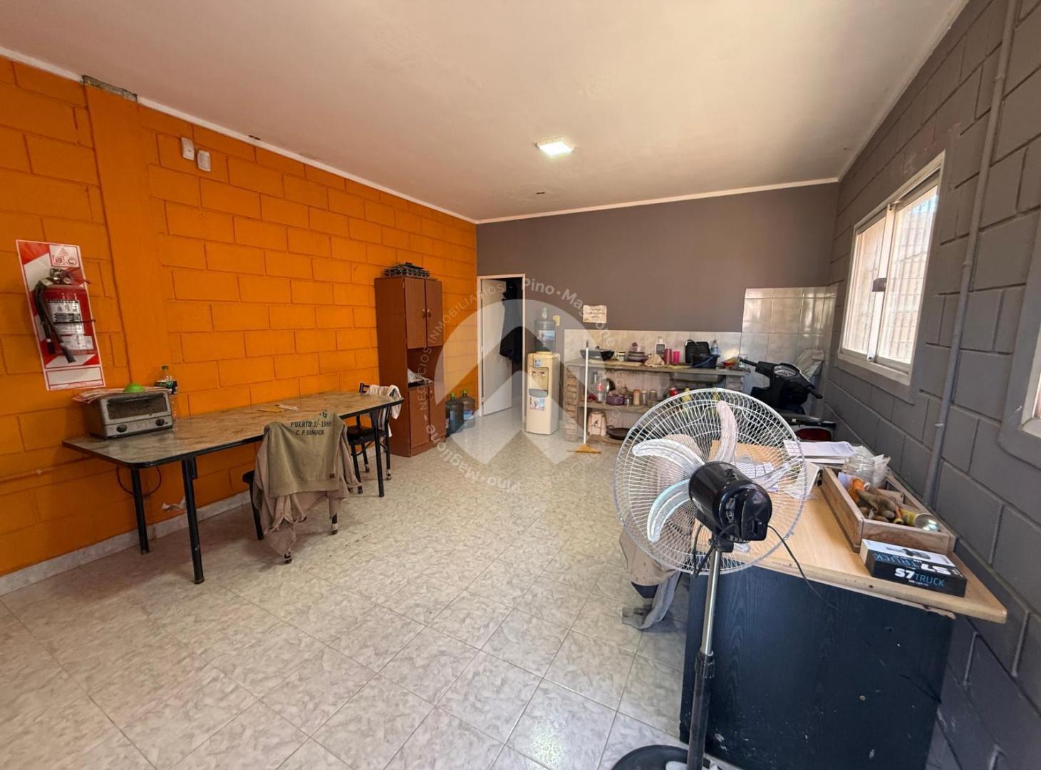 Foto de GALPÓN CON LOCAL COMERCIAL SOBRE AV. FDO. ZUVIRIA, imagen 4
