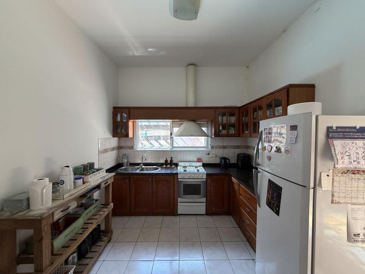 Foto de Casa de 273 m² con 1 dormitorio en venta en Wilde, imagen 2
