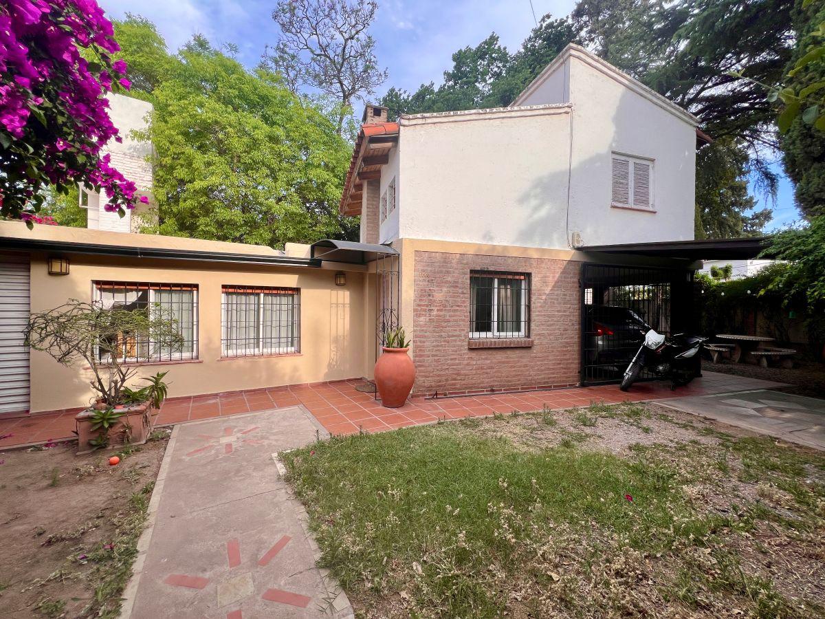Venta casa 2dor en PB, cochera, patio