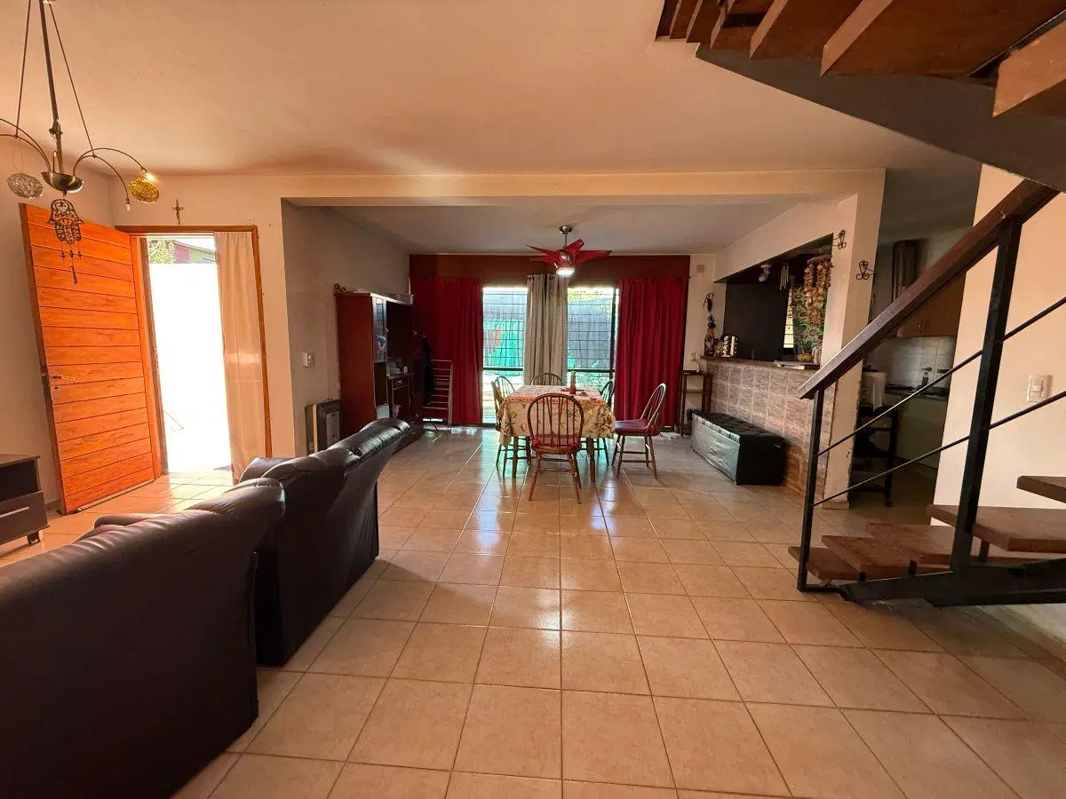 Venta casa 3dor c/ cochera, patio y pileta 5