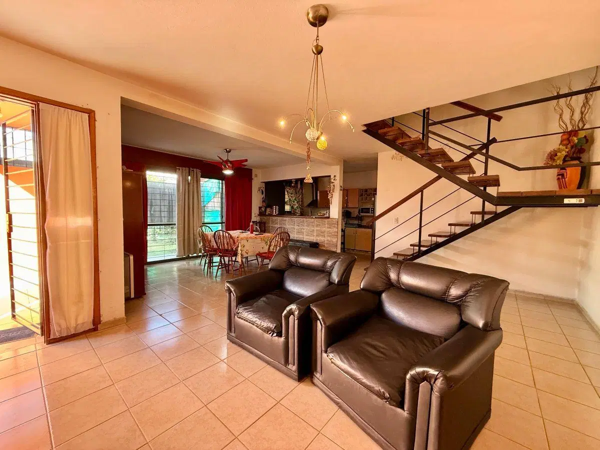 Venta casa 3dor c/ cochera, patio y pileta 1