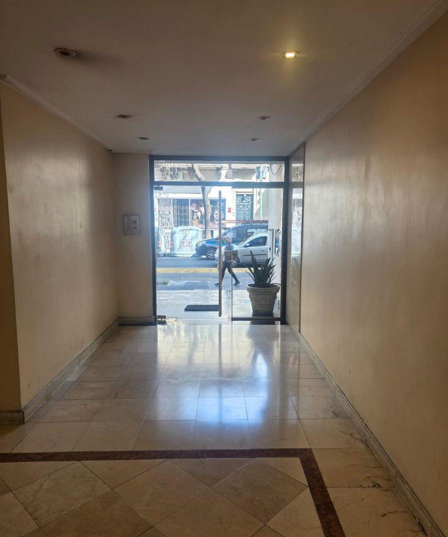 Foto de Departamento de 3 ambientes en Caballito con patio techado y jardín, imagen 2