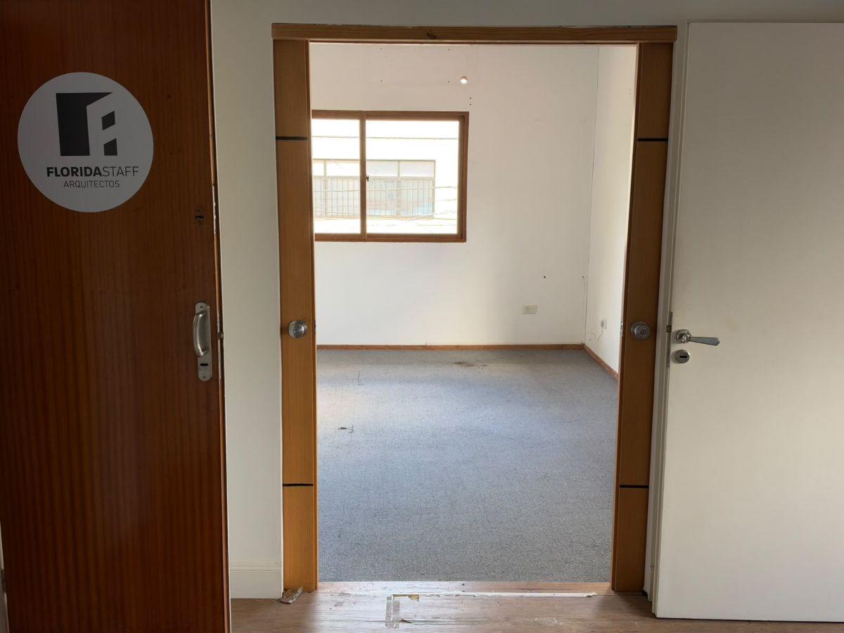 Foto de Excelentes Oficinas en Venta en Florida, imagen 3