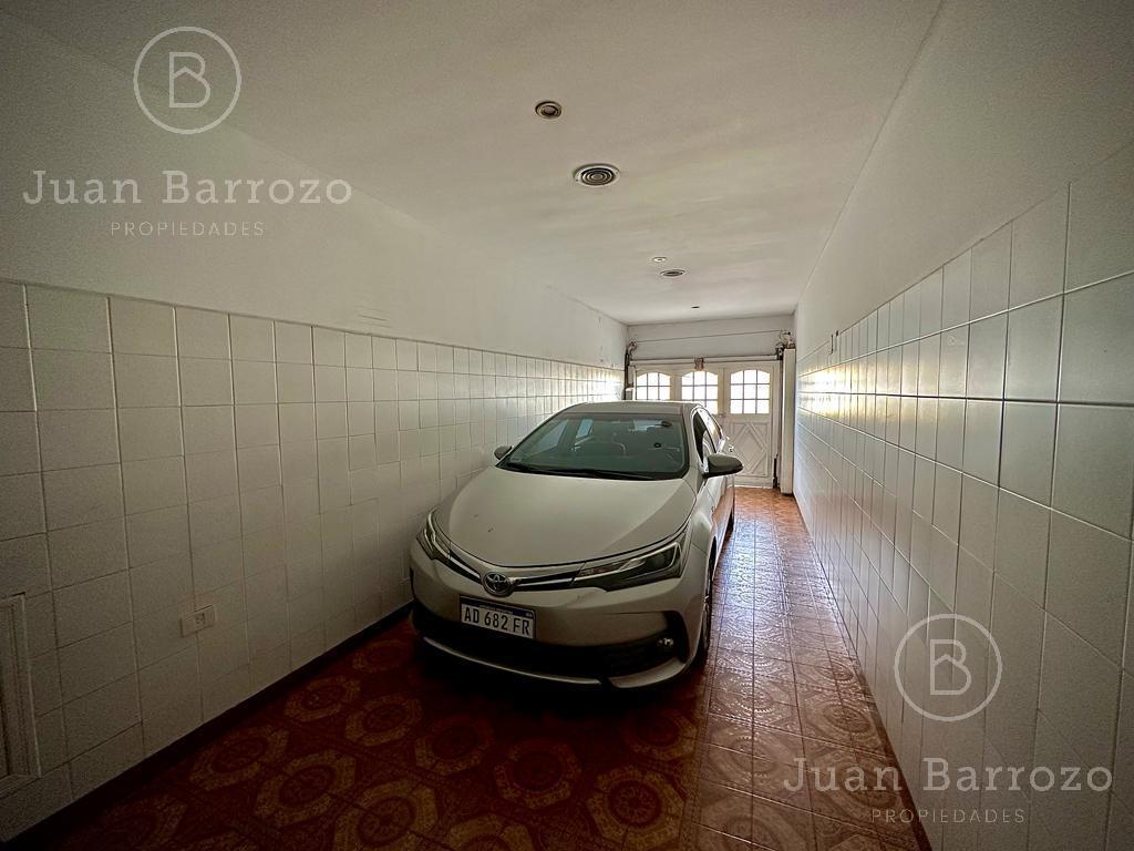 Chalet estilo inglés moderno con 4 dormitorios. Banfield Oeste
