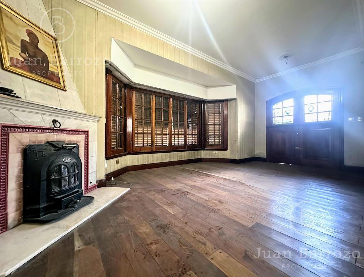 Chalet en Venta con con 5 Dorm. y Fondo Libre con Piscina. L. de Zamora 3