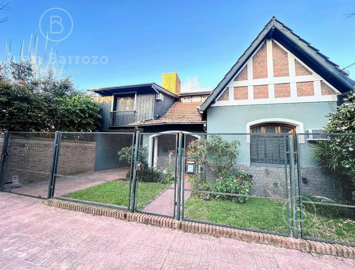 Venta Chalet estilo inglés en Banfield Oeste.