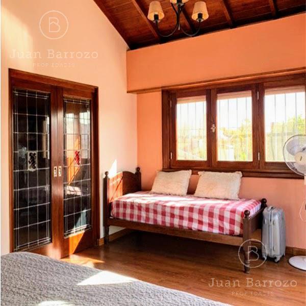 Casa en Venta en Miramar: 3 Dorm. en 2 Plantas. Acepta Permuta por Inmueble en La Zona. 5
