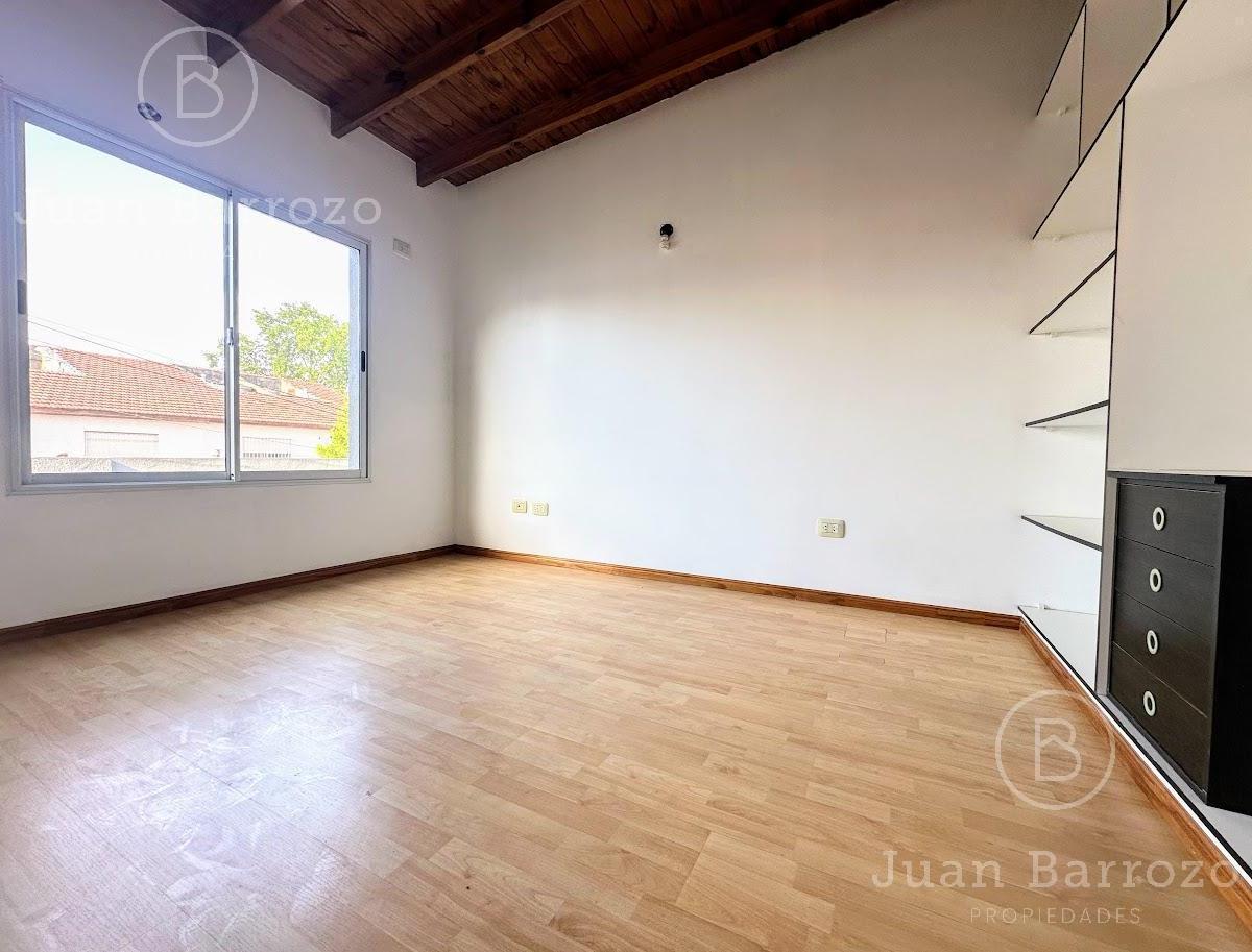 Venta Departamento de 2 ambientes con cochera en Banfield Este.