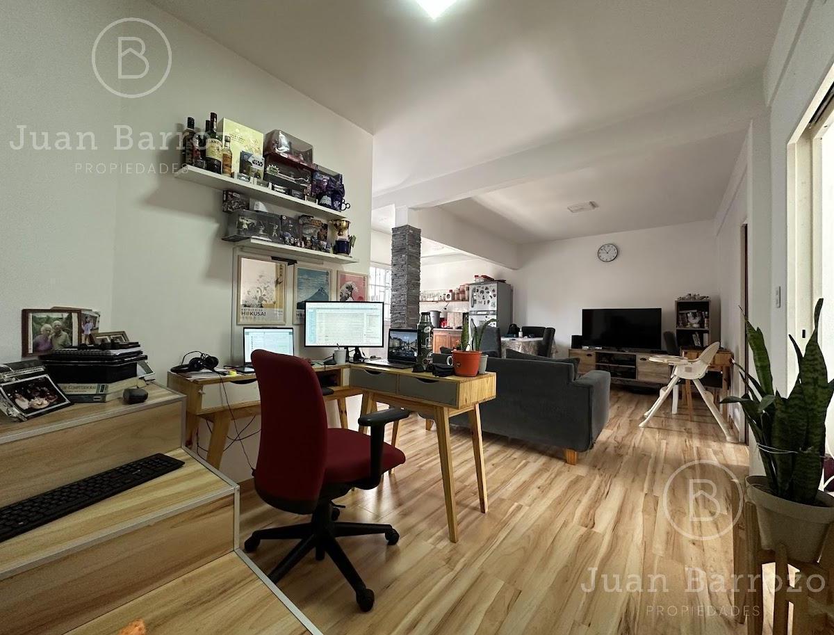 Venta Departamento en Planta Alta de 3 ambientes con patio. Remedios de Escalada.