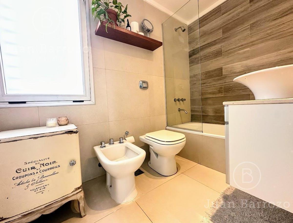 Departamento Tipo Duplex de 3 Dorm. con Cochera. Banfield Oeste 4