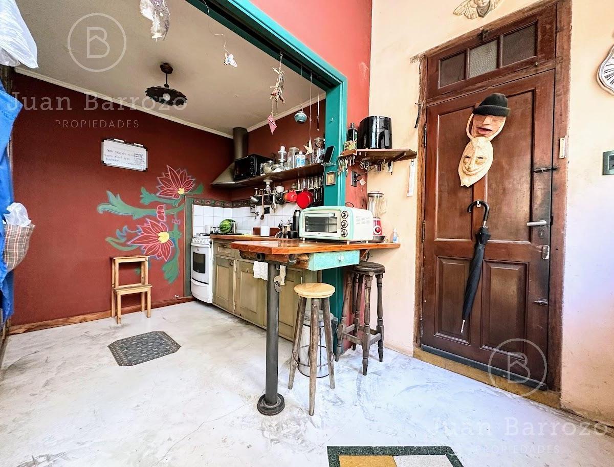 Venta Casa con amplio lote ideal emprendimiento comercial en Banfield Este.