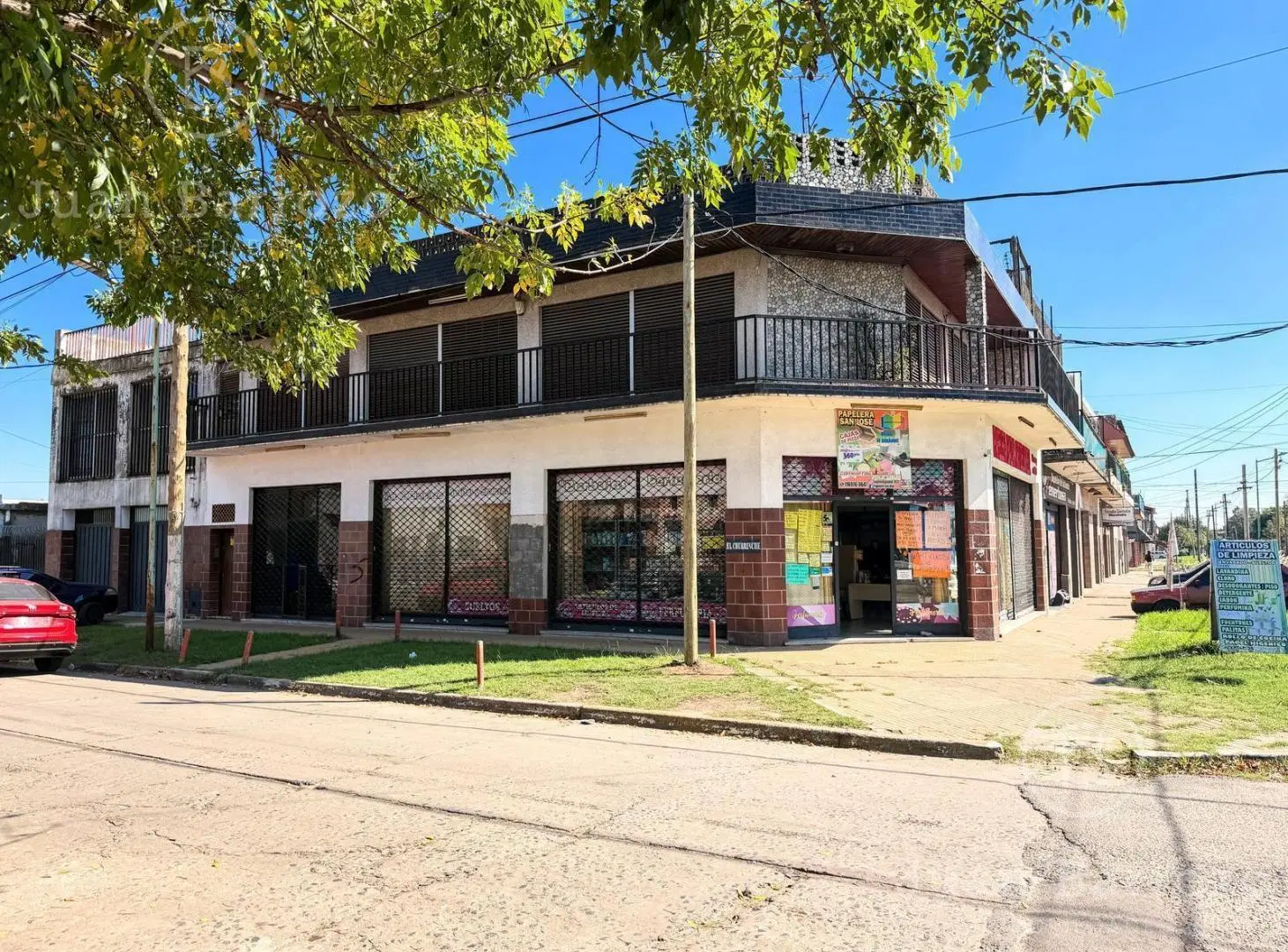 Venta de Local con Departamento. Barrio San José, Temperley 3