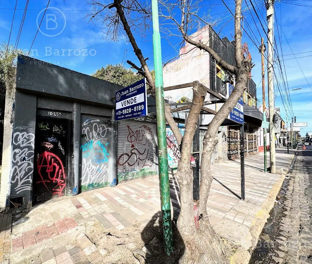 Lote de terreno en venta en Temperley. Zonificación R2.1 (FOS: 0.6 y FOT 1.8 premios). 2