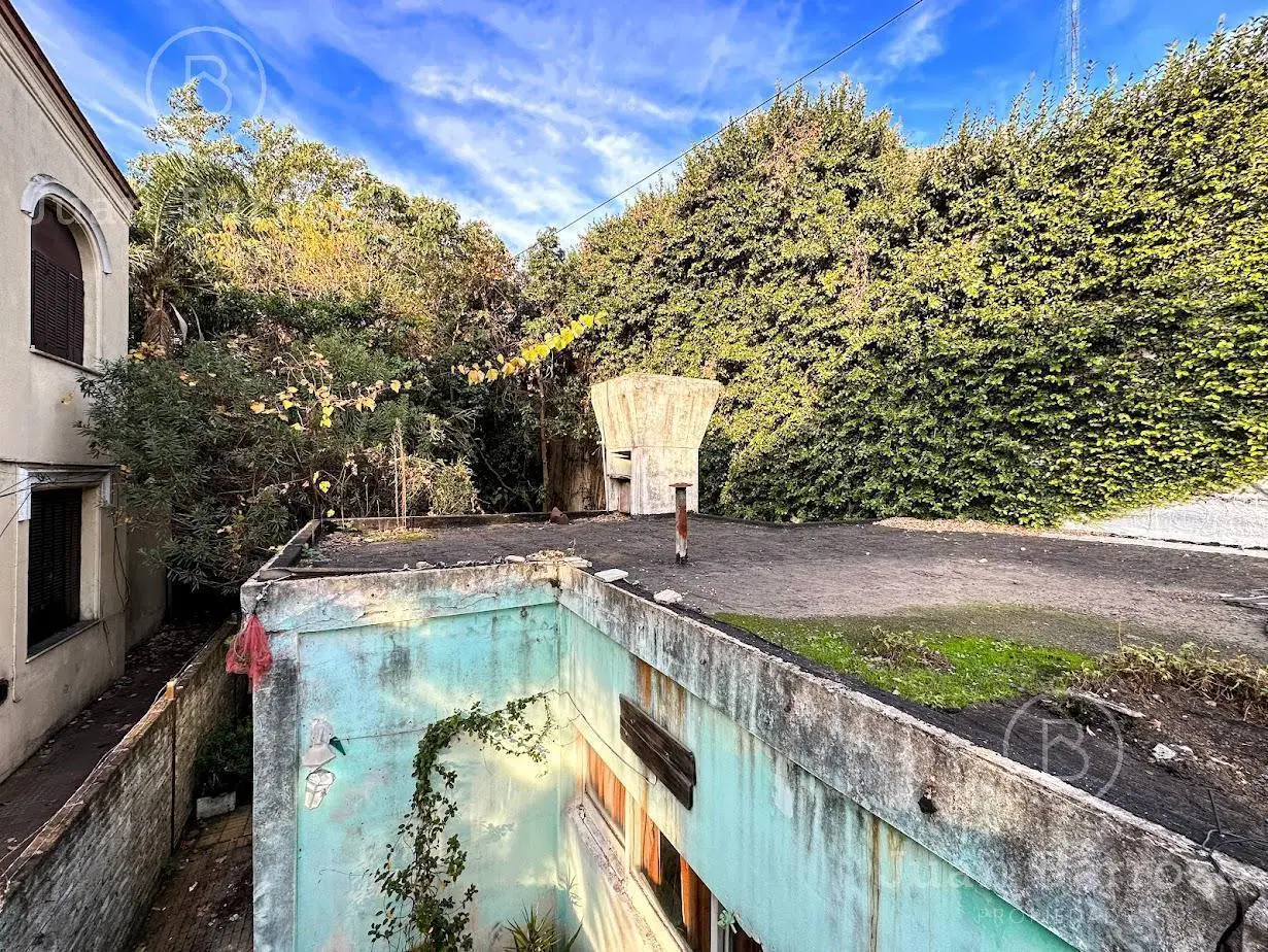 Lote de terreno en venta en Temperley. Zonificación R2.1 (FOS: 0.6 y FOT 1.8 premios). 3