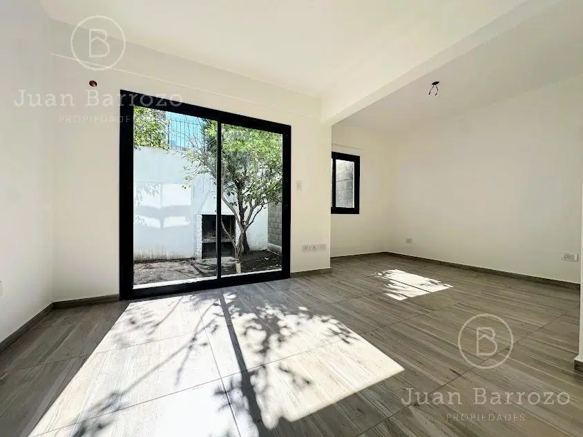 Venta Monoambiente en PB con Patio. Lomas de Zamora Oeste. 2