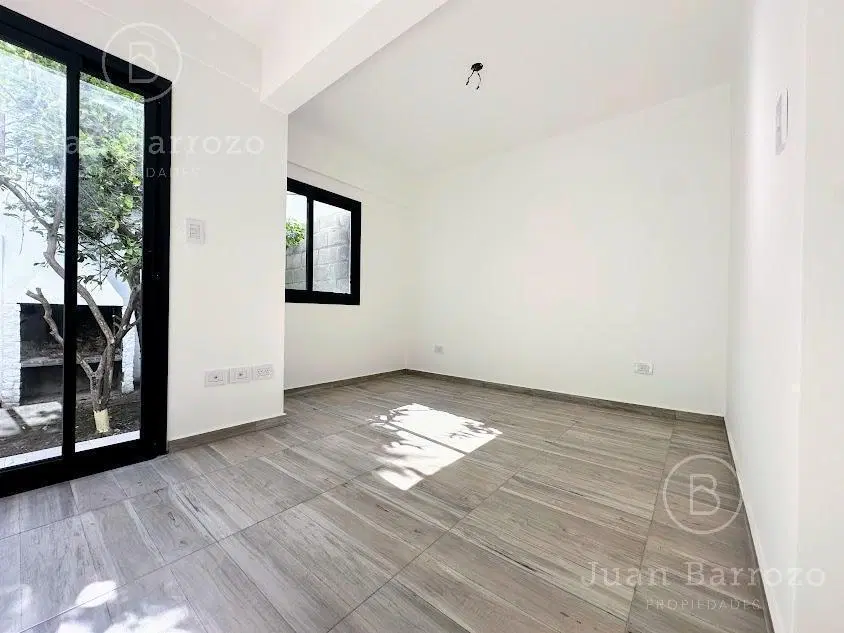 Venta Monoambiente en PB con Patio. Lomas de Zamora Oeste. 4