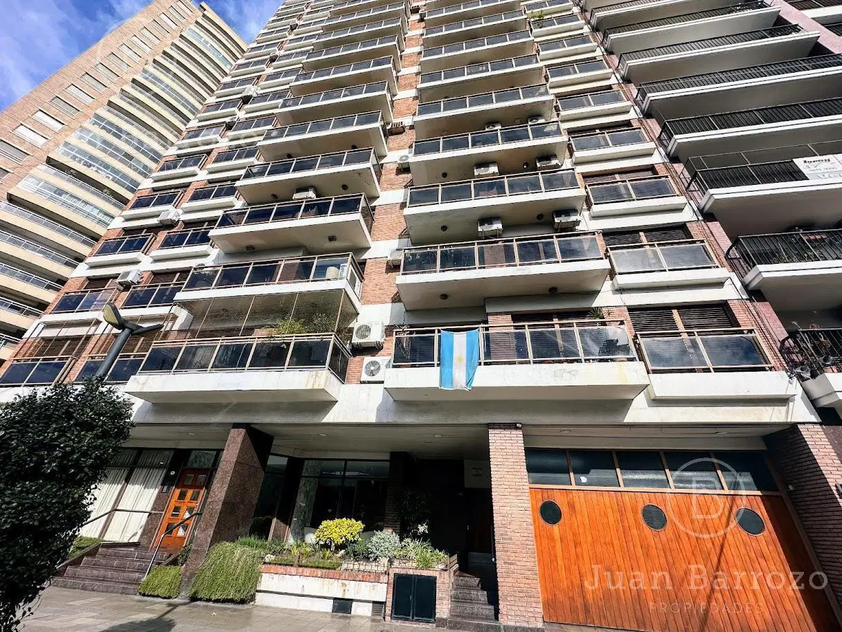 Venta Departamento de 3 ambientes con cochera en Lomas de Zamora Oeste. 4