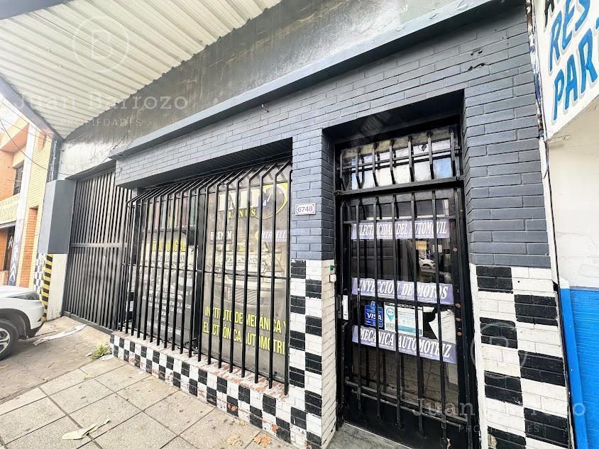Foto de Venta Depósito sobre Av. H Yrigoyen. Zonificación S1R1. Remedios de, imagen 1