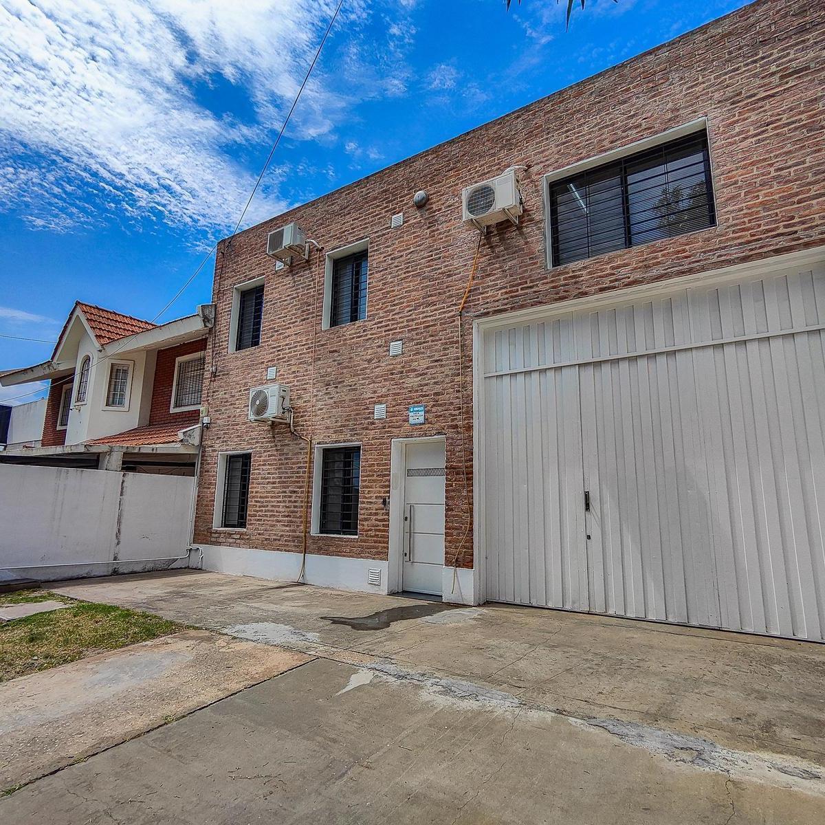 Galpón con Oficinas en Venta a m de Circunvalación 1