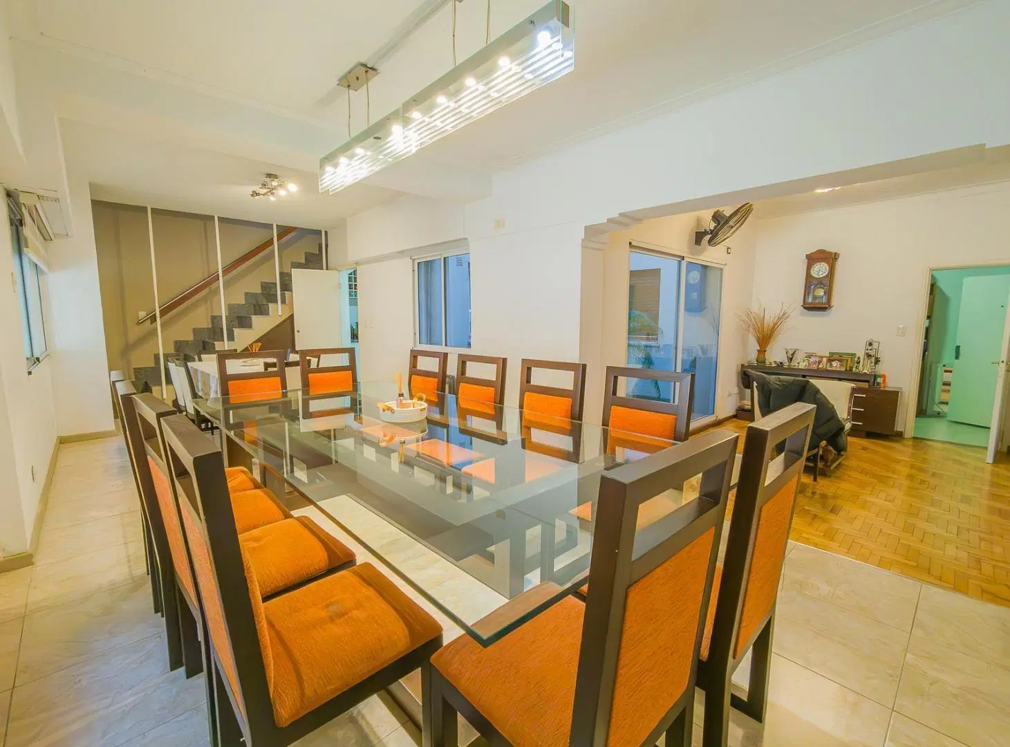 Casa al Frente con Cochera y Terraza Pichincha Enorme 3