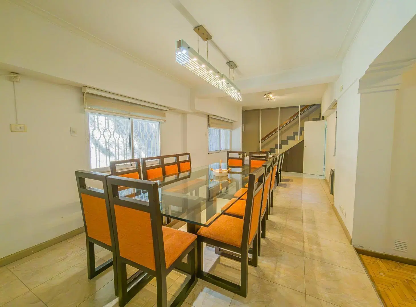 Casa al Frente con Cochera y Terraza Pichincha Enorme 4