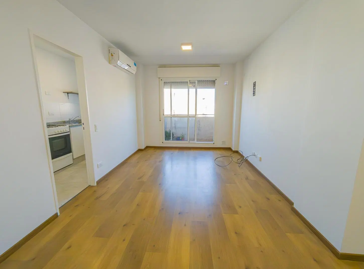 Departamento de 1 dormitorio con balcón en alquiler abasto 4