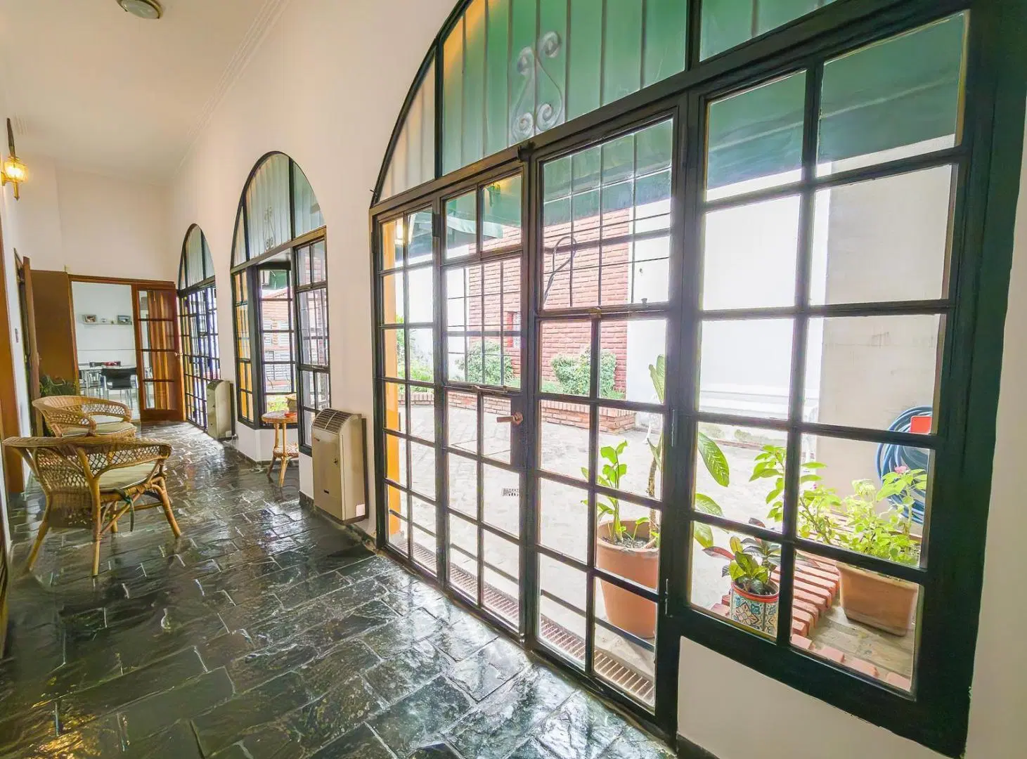 Casa al frente con Cochera Abasto 2