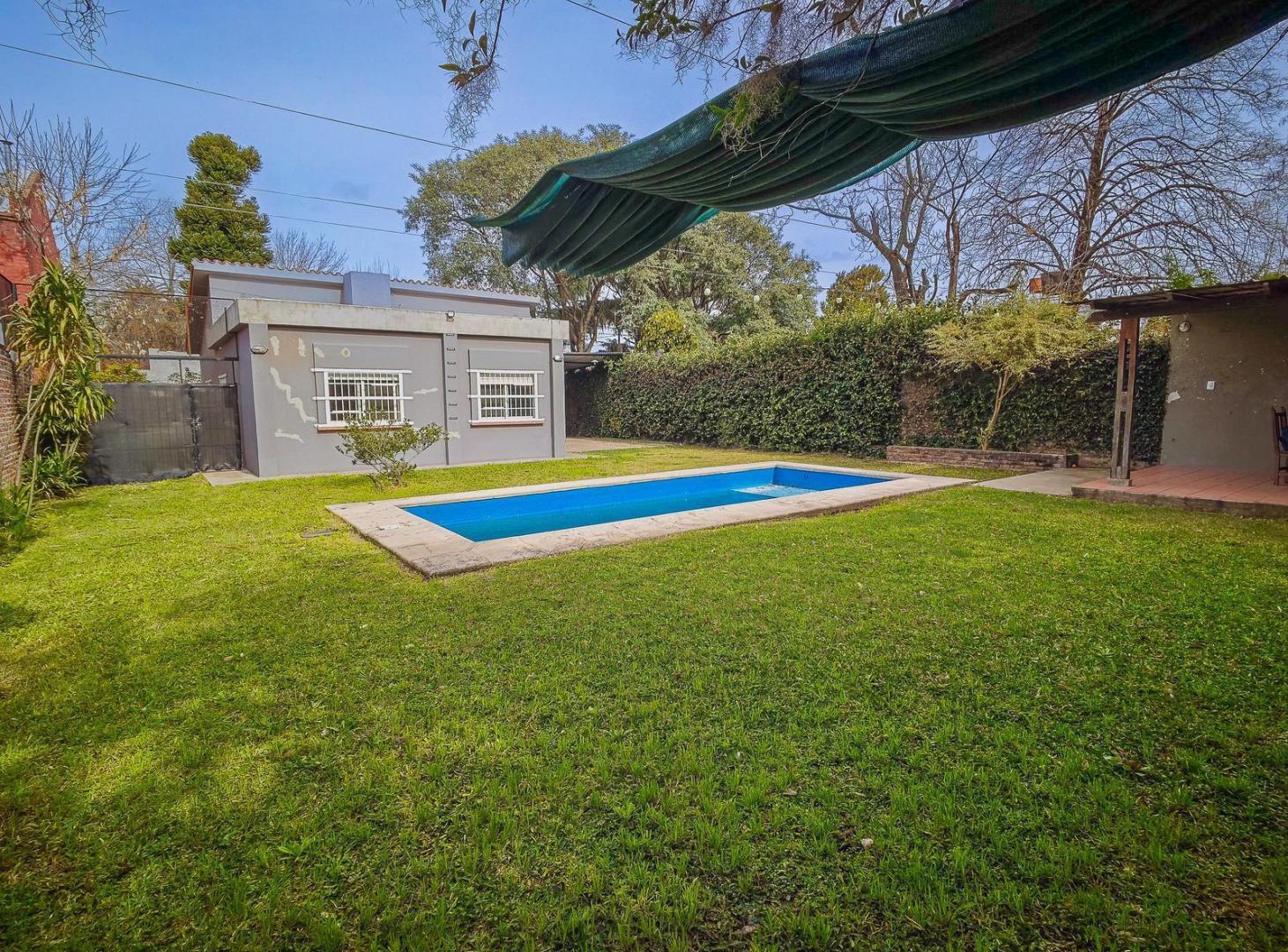 Foto de Casa al frente con pileta y cochera La Florida!, imagen 2