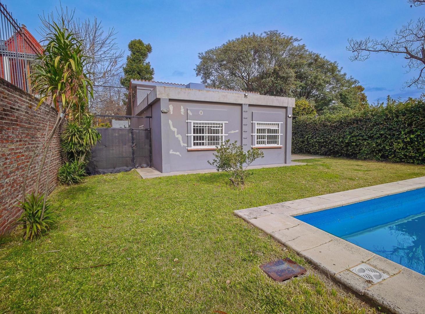 Foto de Casa al frente con pileta y cochera La Florida!, imagen 3