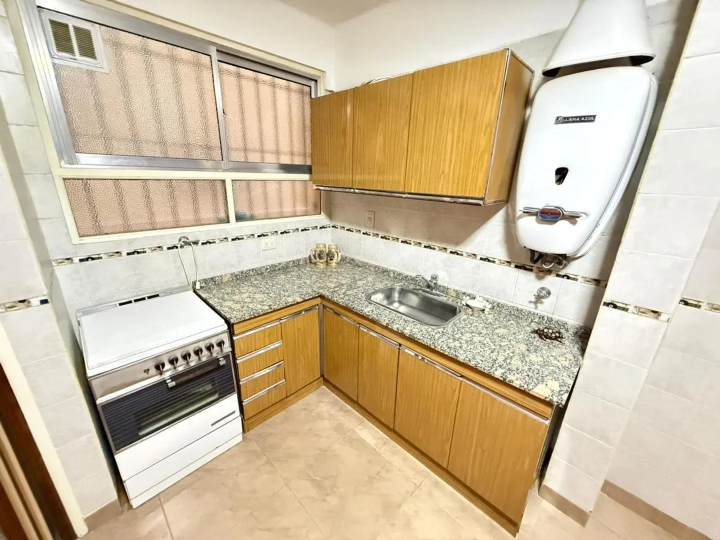 4 AMBIENTES AMPLIOS con balcón, cochera y 2 bauleras 2