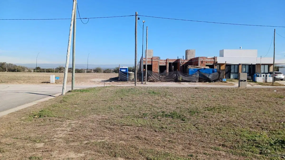 Vendo Lote esquina en Campos de Manantiales 5