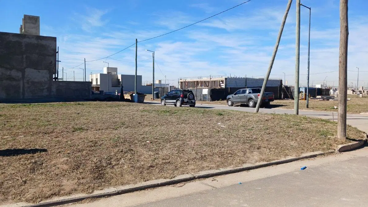 Vendo Lote esquina en Campos de Manantiales 3