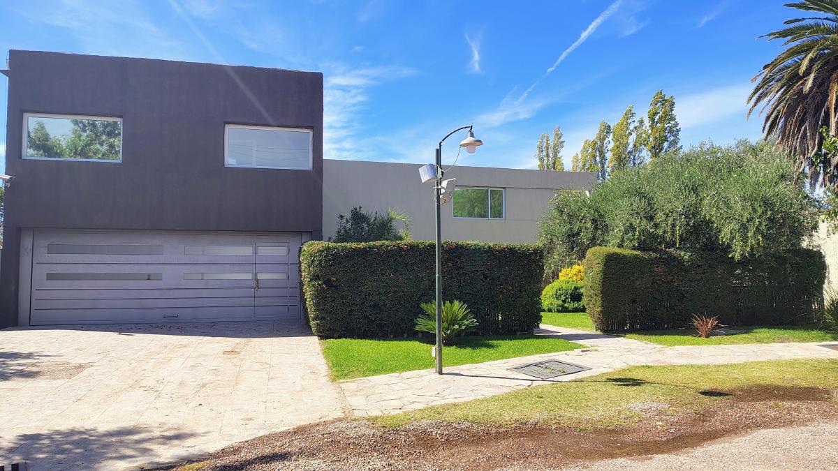 Vendemos Fabulosa Casa en Lunlunta, Maipu - Apta Credito Hipotecario! 1