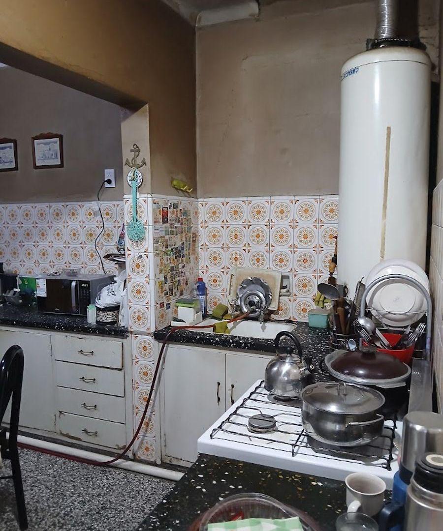 Foto de IDEAL INVERSORES!! CASA EN VENTA A RECICLAR EN PLENA 5° SECCION, SOBRE, imagen 3