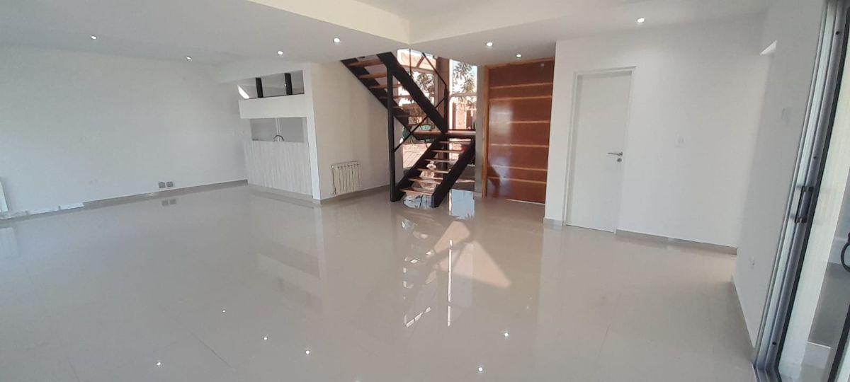 Foto de BELLISIMA CASA EN ALQUILER EN BARRIO PRIVADO ALBA DE TANQAY, MAIPU, imagen 1