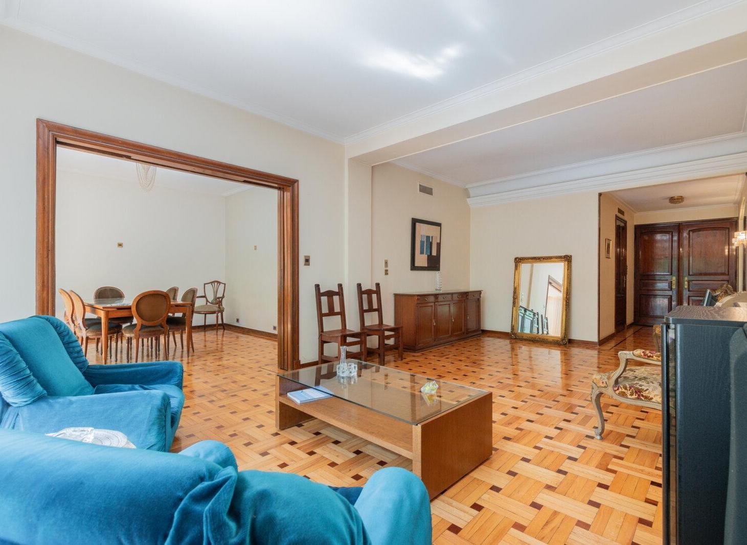 Departamento piso de 4 ambientes mas dependencia