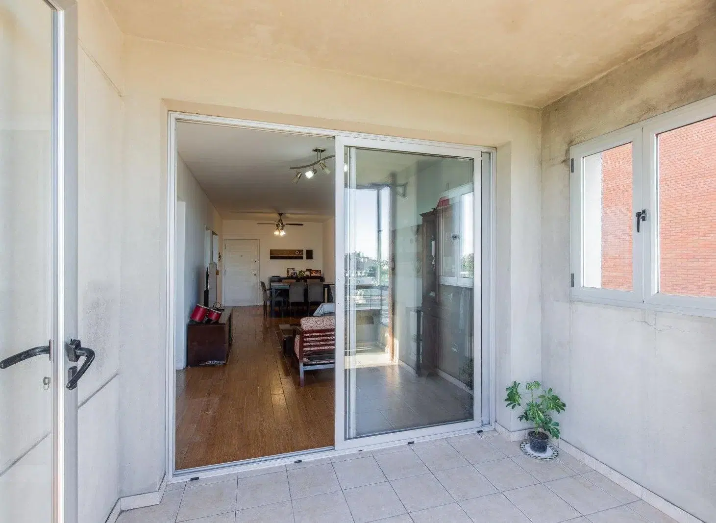 Venta 4 Ambientes con balcón terraza cochera y doble baulera 5