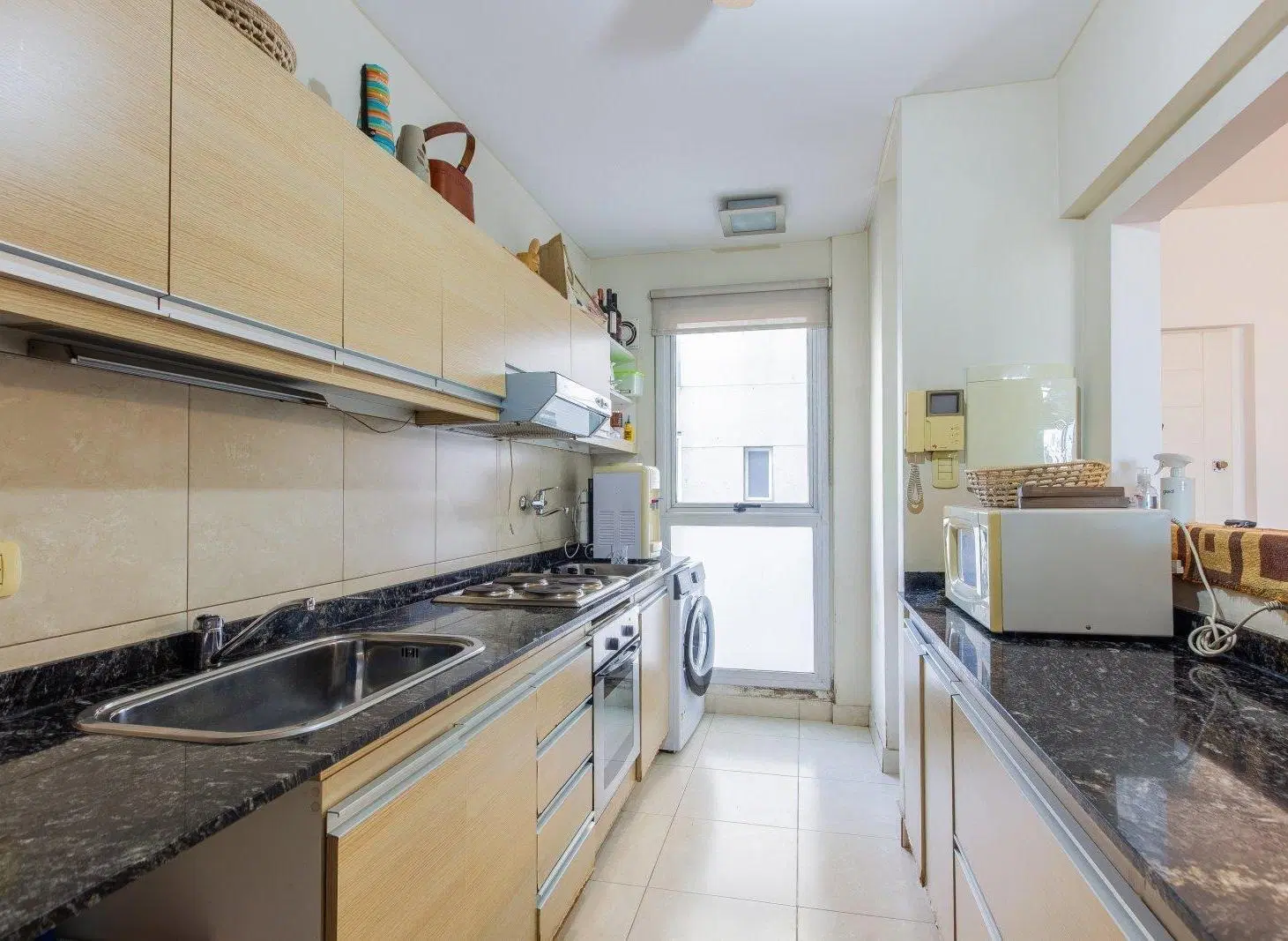 Venta 4 Ambientes con balcón terraza cochera y doble baulera 4