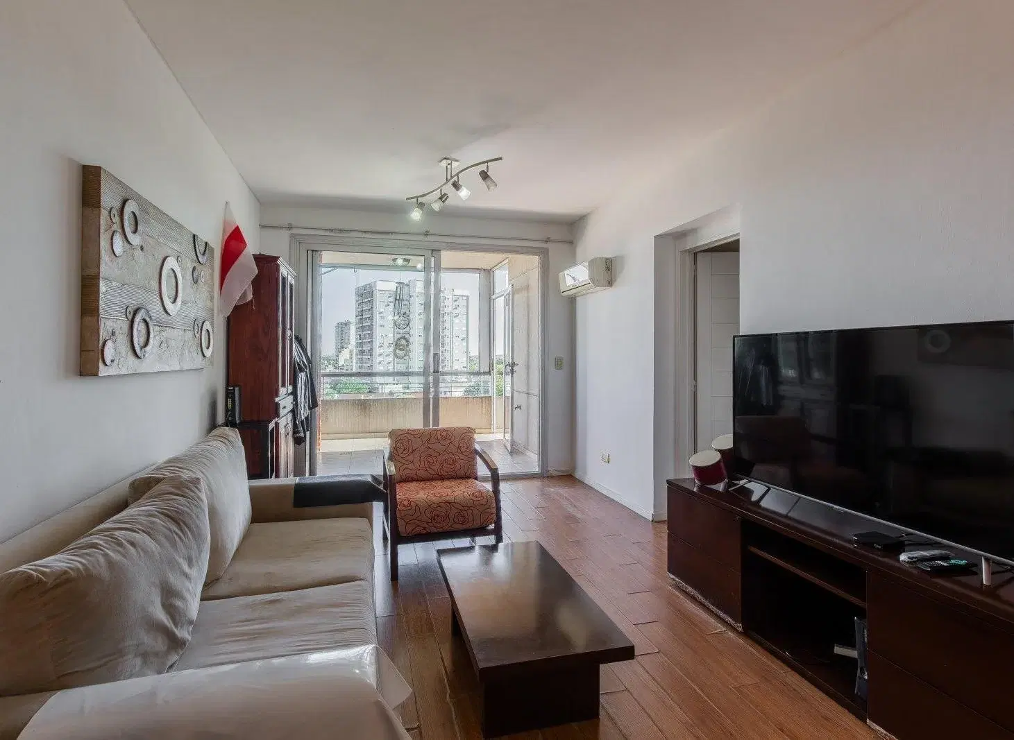 Venta 4 Ambientes con balcón terraza cochera y doble baulera 2