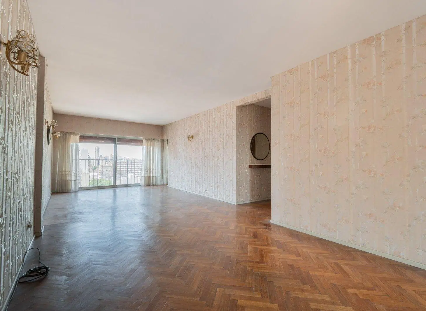 Departamento de 4 ambientes con dependencia en piso 12 - Con cochera - Las Lomitas 5
