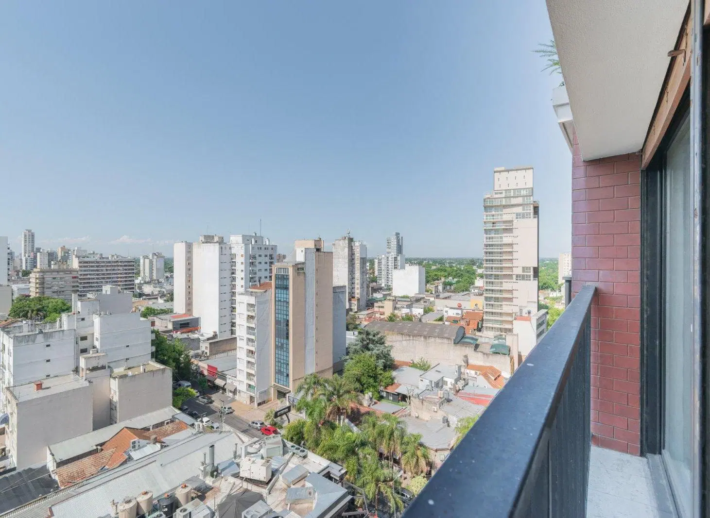 Departamento de 4 ambientes con dependencia en piso 12 - Con cochera - Las Lomitas 4