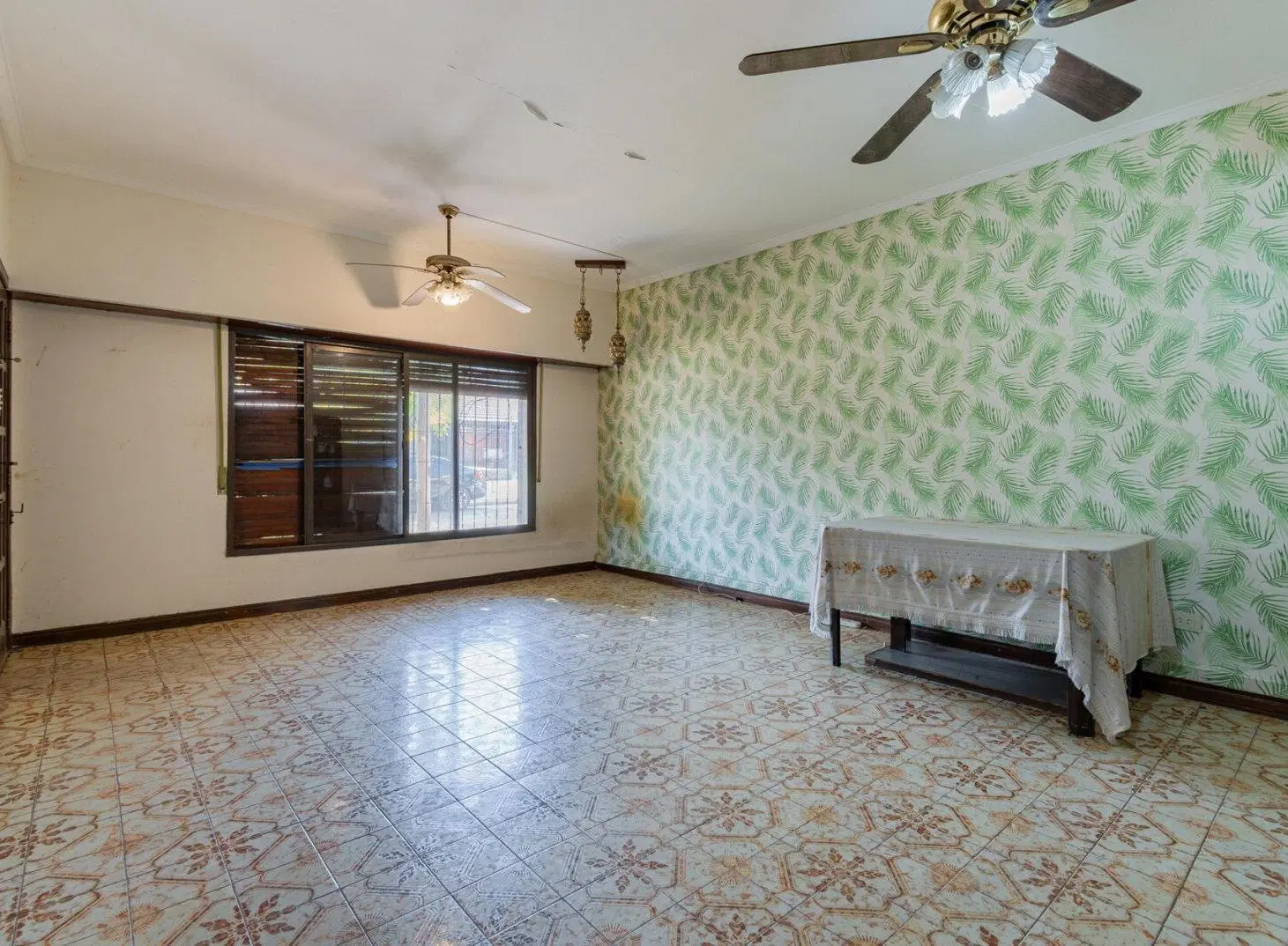 Casa de 5 ambientes con cochera y gran jardín 3