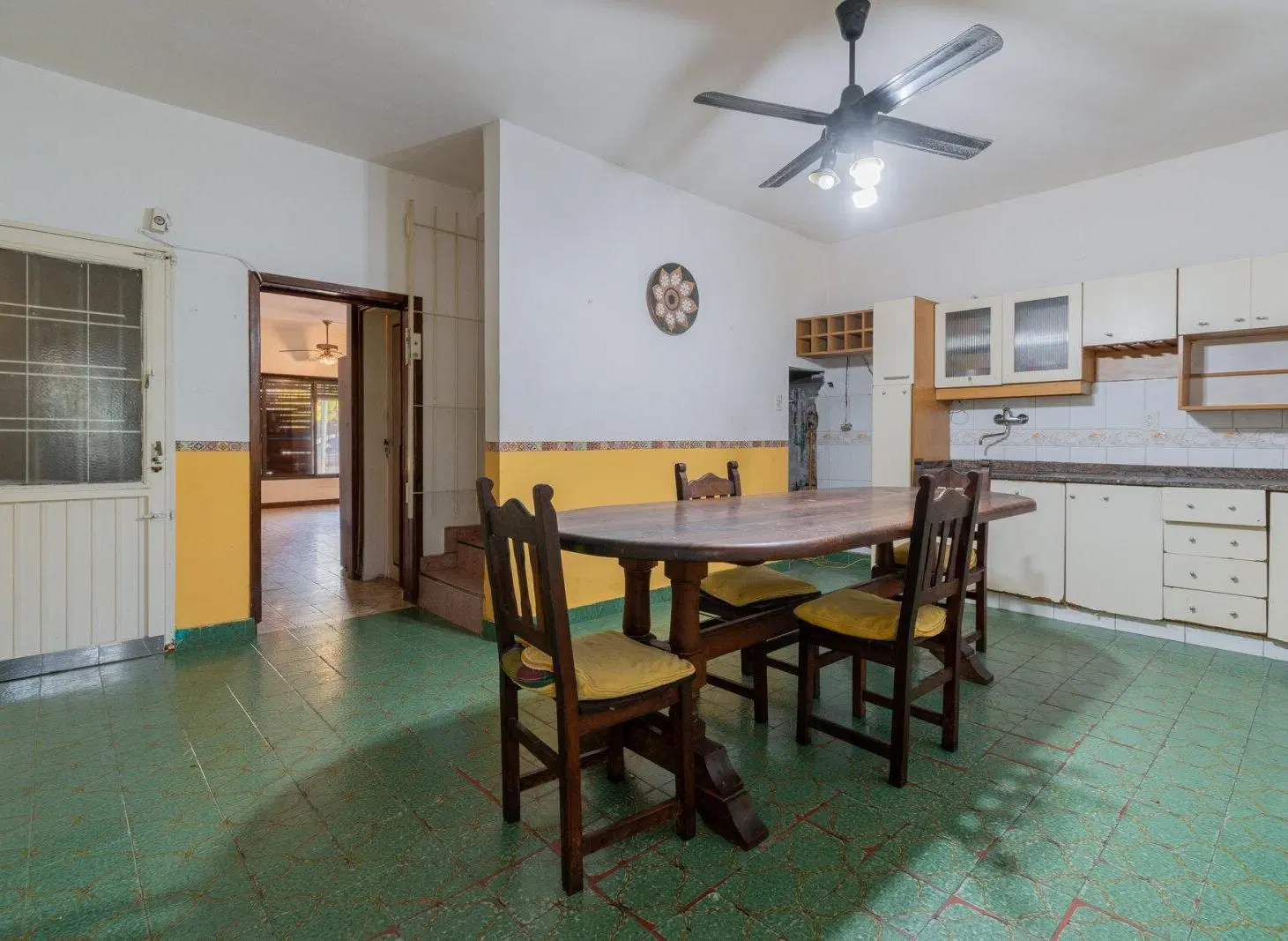 Casa de 5 ambientes con cochera y gran jardín 5