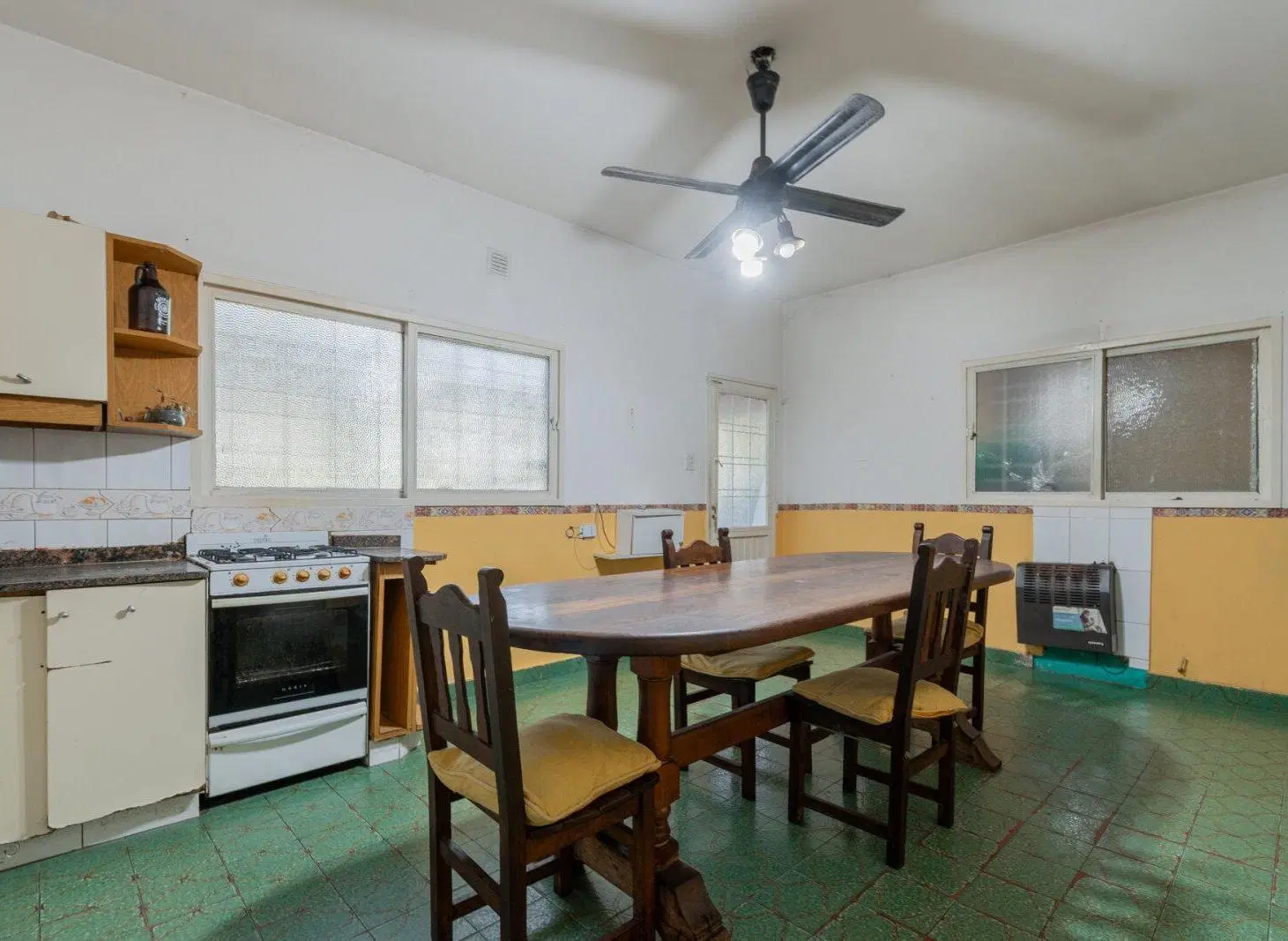 Casa de 5 ambientes con cochera y gran jardín 4