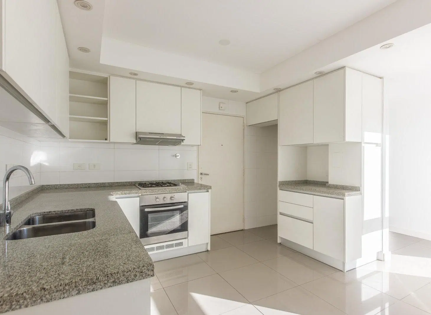 Departamento de 4 ambientes con cochera 1